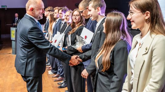 Uczniowie, sięgnijcie po stypendia! Ruszył nabór wniosków