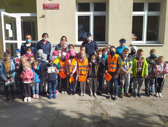 Bezpieczna droga do szkoły - lekcja z policjantem