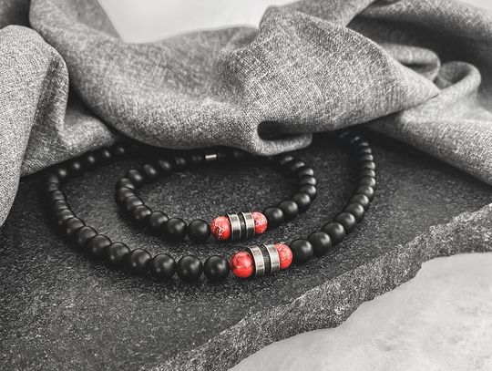 Biżuteria męska – propozycje dla minimalistów i eleganckich mężczyzn
