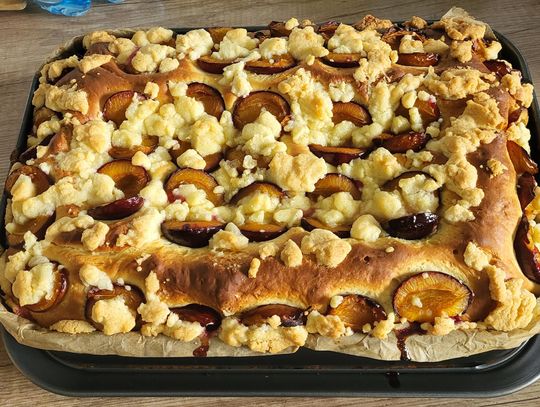 Ciasto drożdżowe ze śliwkami i kruszonką
