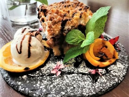 Coś na ząb przy muzyce na żywo. Restauracja Drugie Piętro 