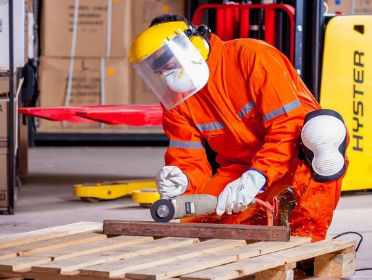 Czy warto kupować ubrania robocze dla dzieci?