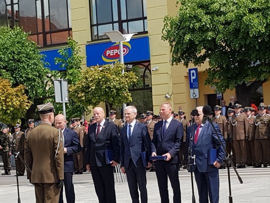 Dziękujemy za Waszą służbę . Święto pułku