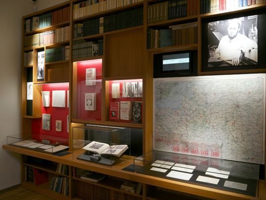 Inicjatywy artystyczne i historyczne. Ekspozycja dokumentów