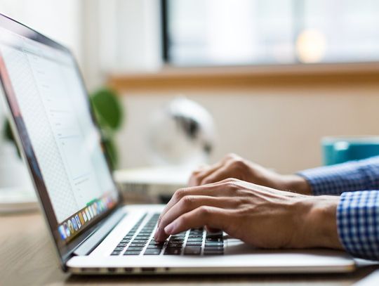 Jak znaleźć najlepsze płatne ankiety w 2024 roku?