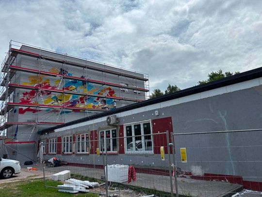 Kolejny mural na budynku w mieście