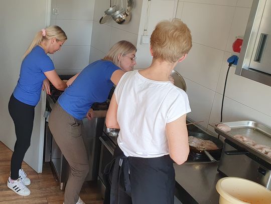 Koło Gospodyń z Gortatowa na konkursowym gotowaniu