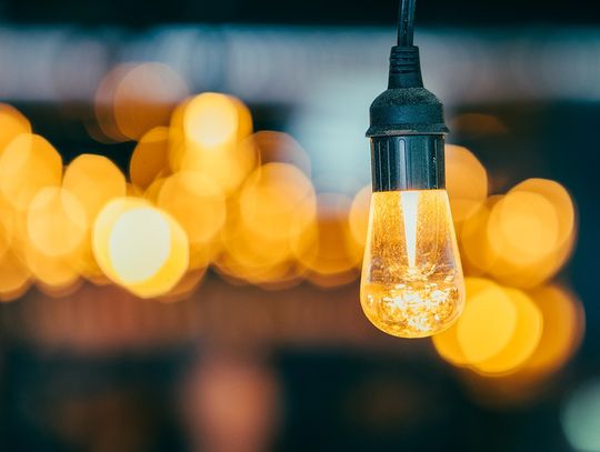 Lampy designerskie jako wzbogacenie aranżacji domowych pomieszczeń