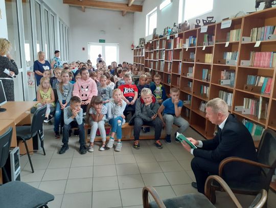 Narodowe Czytanie . W Gorczenicy, w szkolnej książnicy