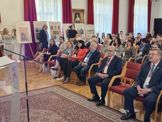 O życiu i twórczości Brzeskiej i Karwatowej
