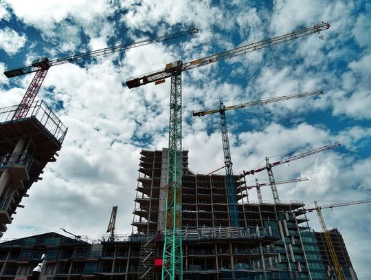 Osuszacze Budowlane: Kluczowe Narzędzie w Kontroli Wilgotności na Budowie