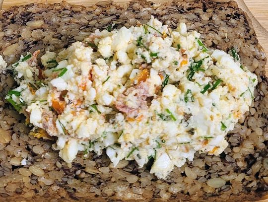 Pasta jajeczna z suszonymi pomidorami