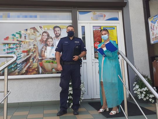 Policja kontroluje stosowanie się do obostrzeń sanitarnych 