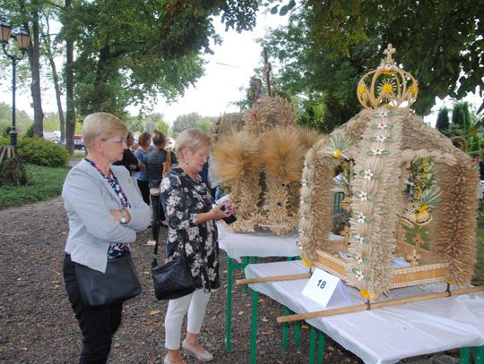 Powiatowy konkurs wieńców i ozdób dożynkowych. Symboliczny plon żniwny