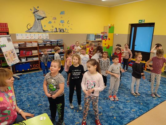 Roztańczona lekcja biblioteczna