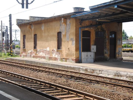 Siedząc na peronie