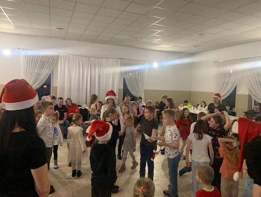 Spotkanie dzieci ze Świętym Mikołajem w Karbowie