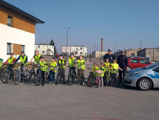 Spotkanie policjantów z dziećmi. Jednośladem bezpiecznie do celu