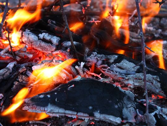 Świedziebnia - pożar powierzchni dachu w budynku jednorodzinnym 