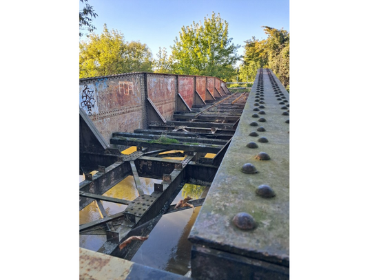 Tylko opowieść i most