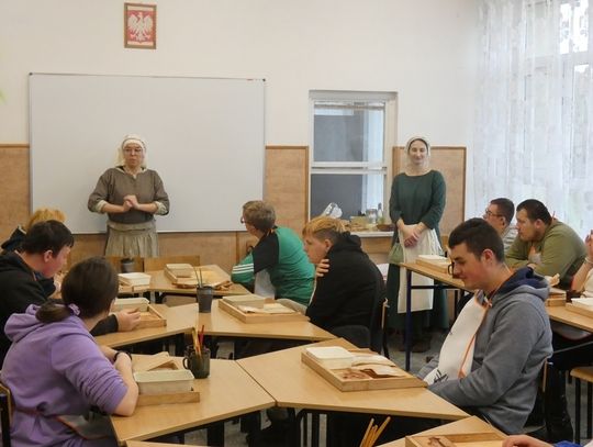 Uczyli się, jak wykonać świąteczne pierniki