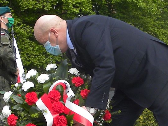 W hołdzie bohaterom i ofiarom wojny