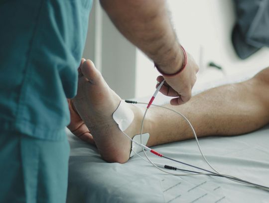 Większy ból po fali uderzeniowej – co oznacza i kiedy wymaga reakcji Większy ból po fali uderzeniowej – co oznacza i kiedy wymaga reakcji