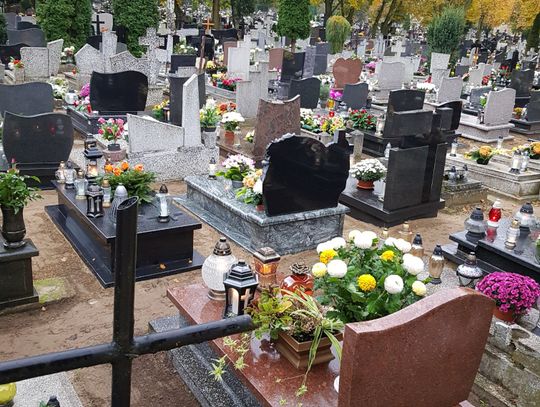 Wszystkich świętych. Zamknięte cmentarze 