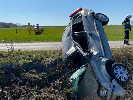 Wypadek w Komorowie - kierowca z obrażeniami ciała trafił do szpitala 