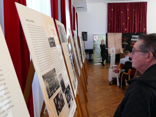 Wystawa przed Memoriałem Walasiewiczówny