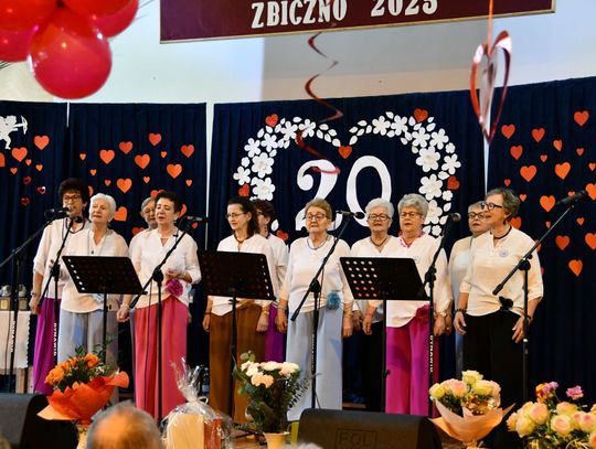 Zakochany wróbel już leci