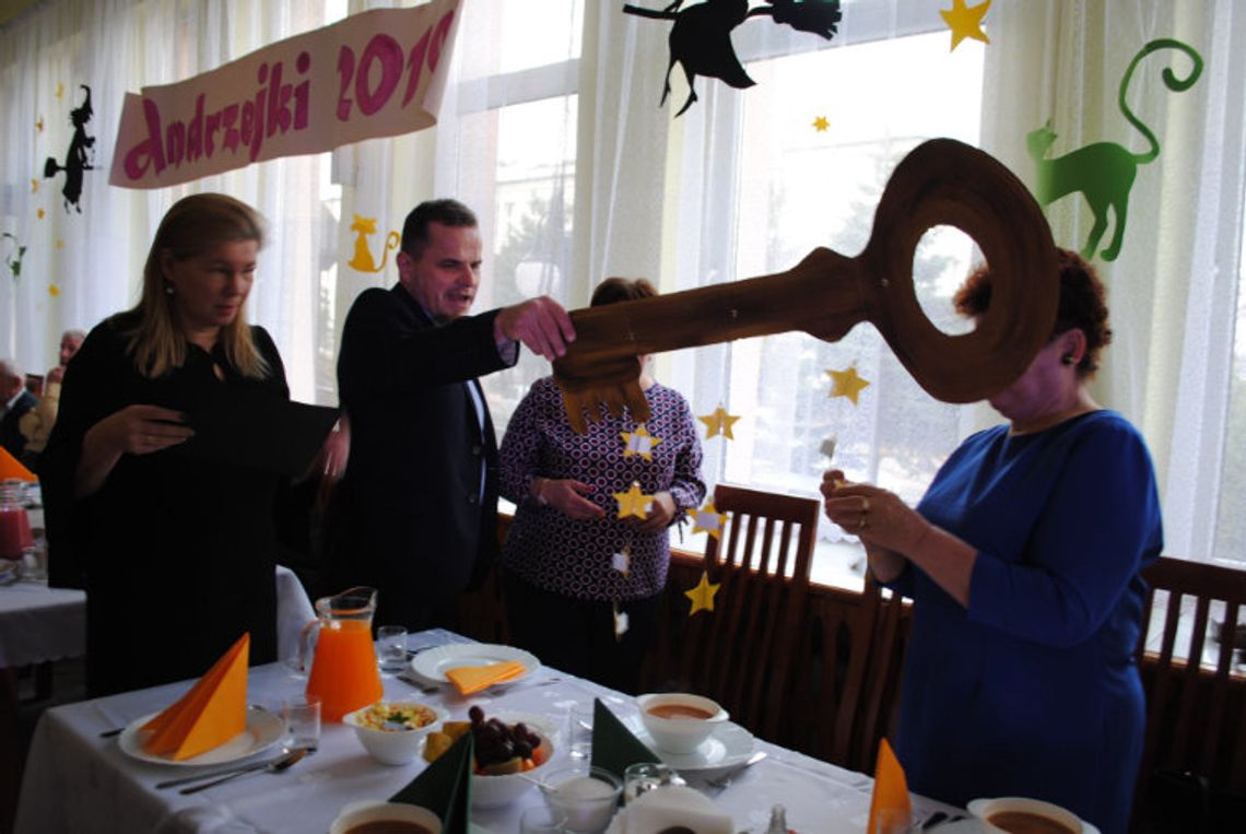 Andrzejki z przyjaciółmi w DPS Andrzejki z przyjaciółmi w DPS