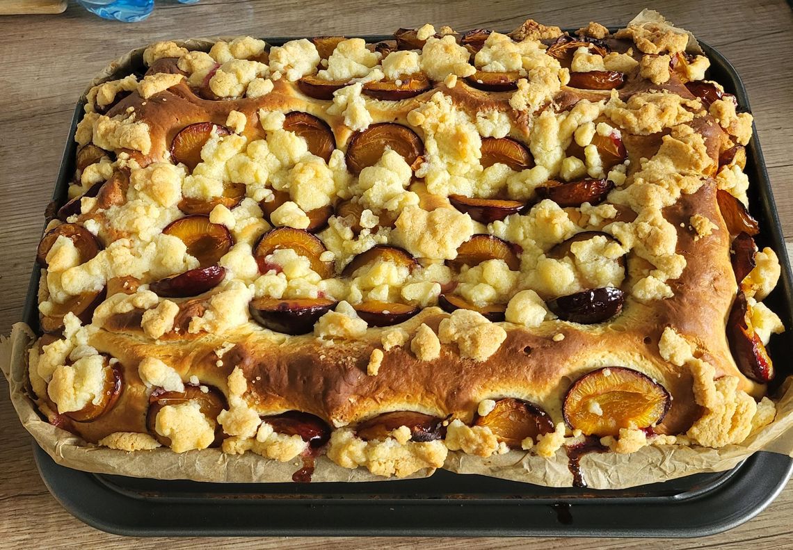 Ciasto drożdżowe ze śliwkami i kruszonką