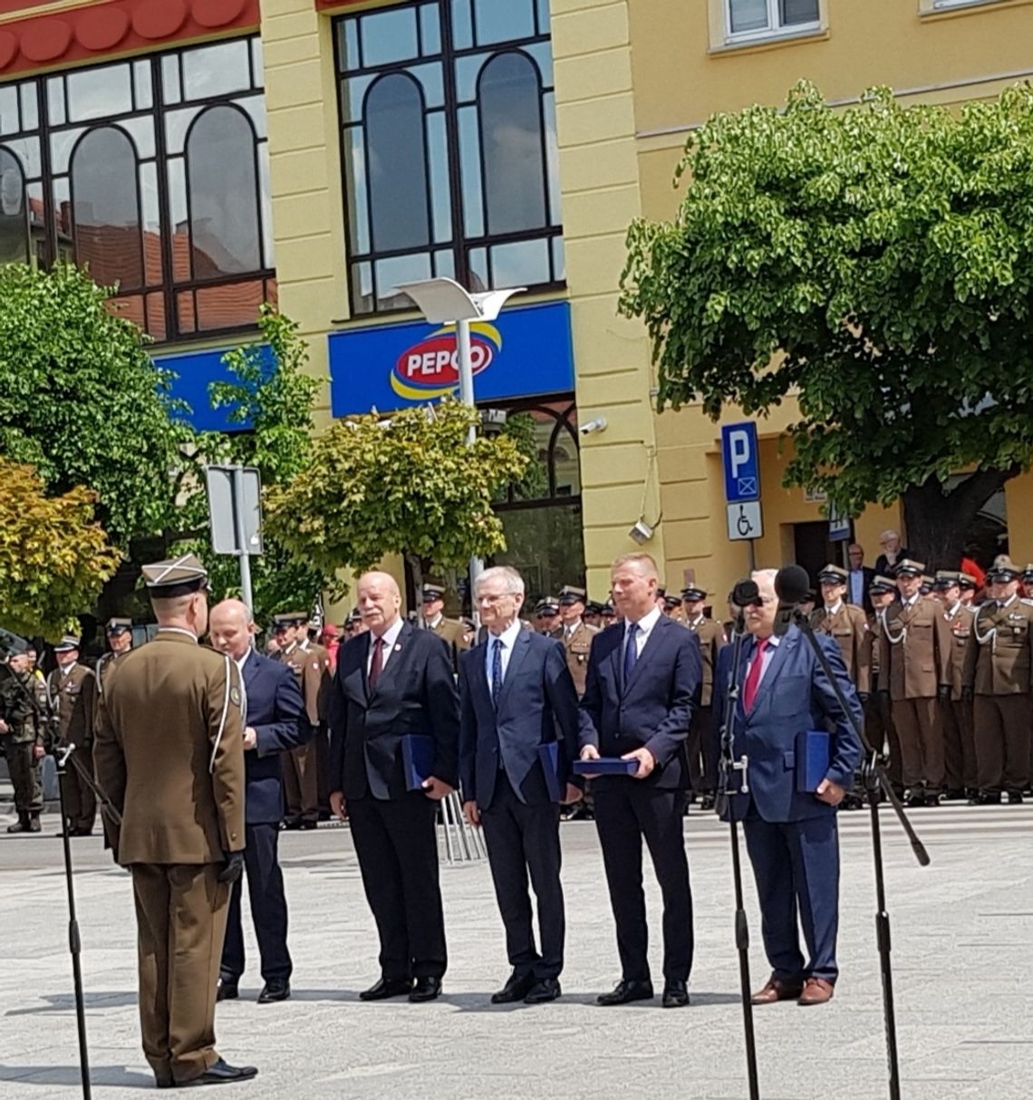 Dziękujemy za Waszą służbę . Święto pułku