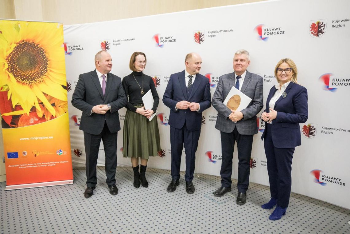 Gospodarka wodno-ściekowa. Dofinansowanie dla Świedziebni i Bobrowa
