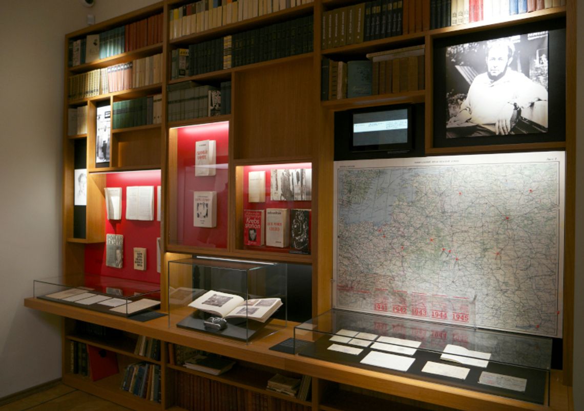Inicjatywy artystyczne i historyczne. Ekspozycja dokumentów