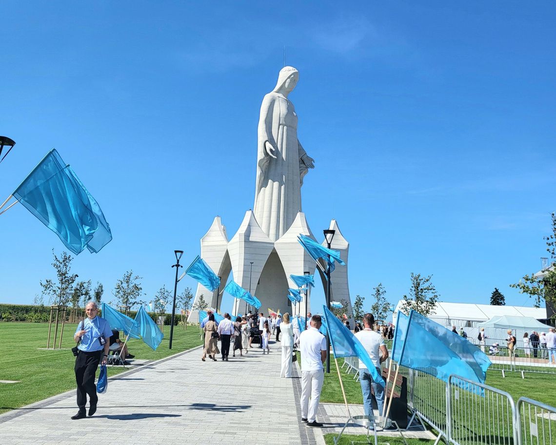 Najwyższy pomnik Matki Bożej w Europie oddany ludziom Najwyższy pomnik Matki Bożej w Europie oddany ludziom