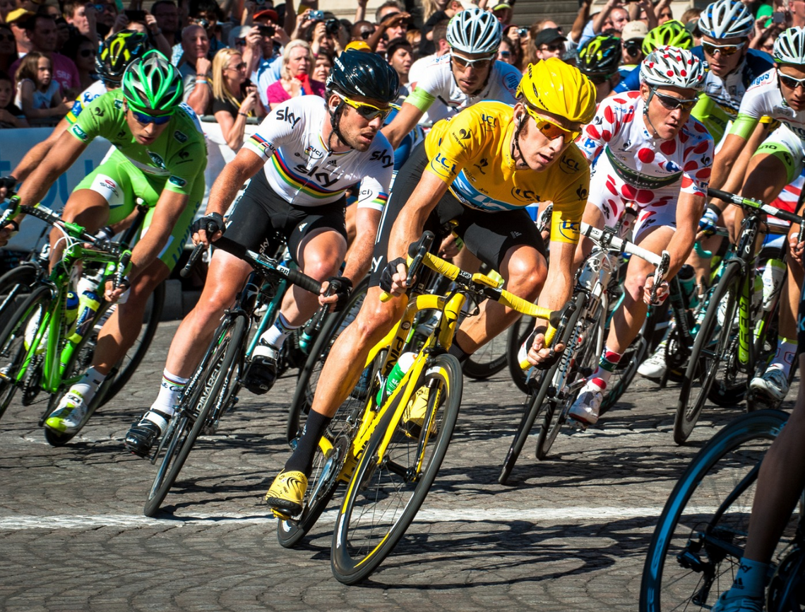 Odpryski z trasy Wielkiej Pętli. Masażysta z Tour de France