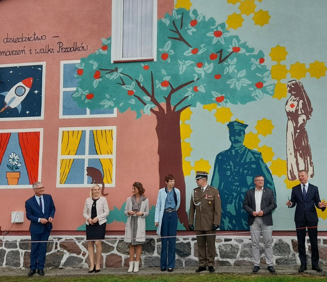 Odsłonięcie patriotycznego muralu