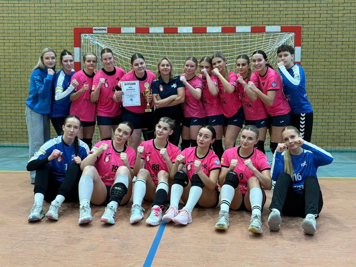 Piłka ręczna. Juniorki z awansem