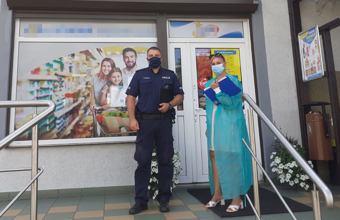 Policja kontroluje stosowanie się do obostrzeń sanitarnych 