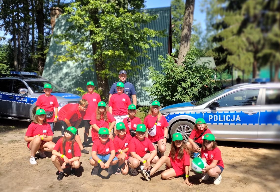 Policjanci na obozie drużyn pożarniczych