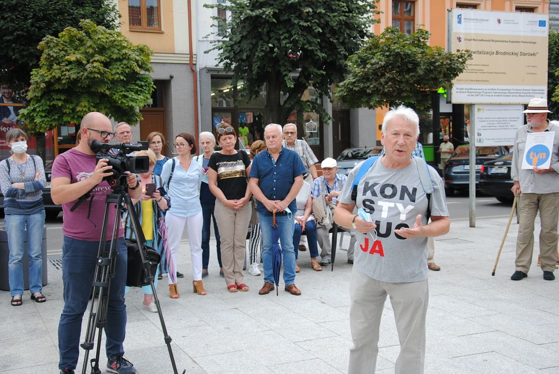 Przeciw zamachowi na wolność mediów Przeciw zamachowi na wolność mediów