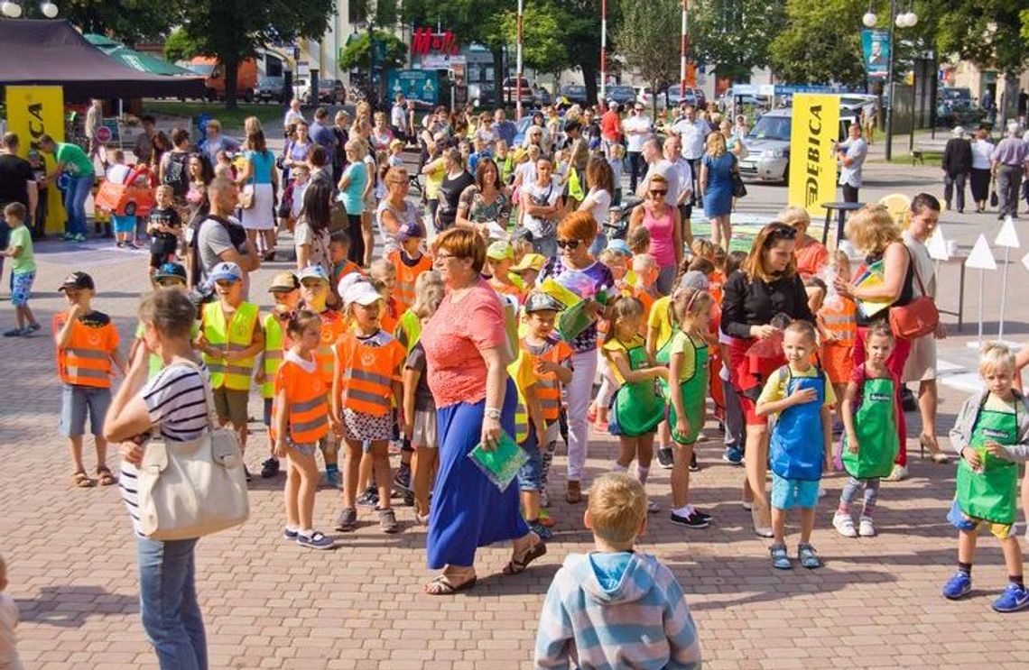 Rozdawali plecaki na Rynku