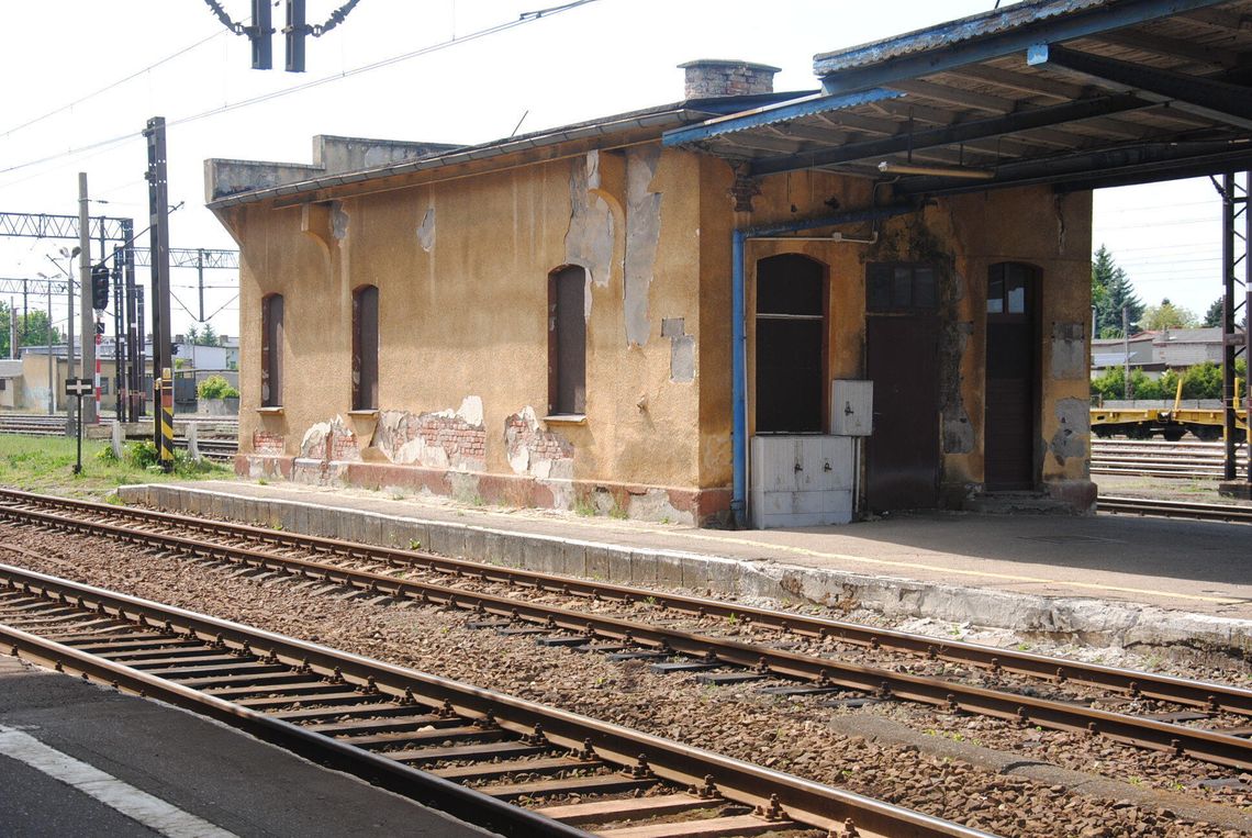 Siedząc na peronie