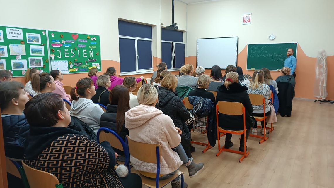 Spotkania z terapeutą uzależnień. Warsztaty w szkołach gminy