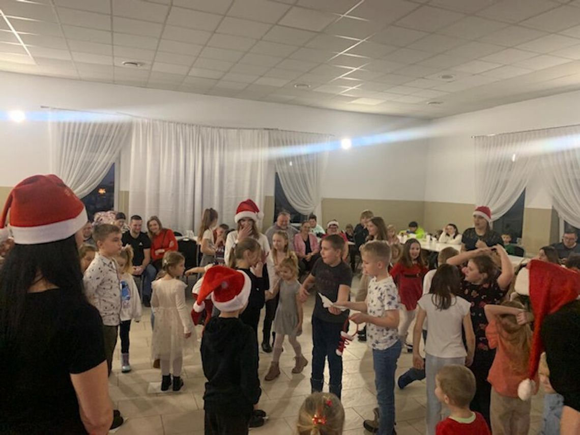 Spotkanie dzieci ze Świętym Mikołajem w Karbowie