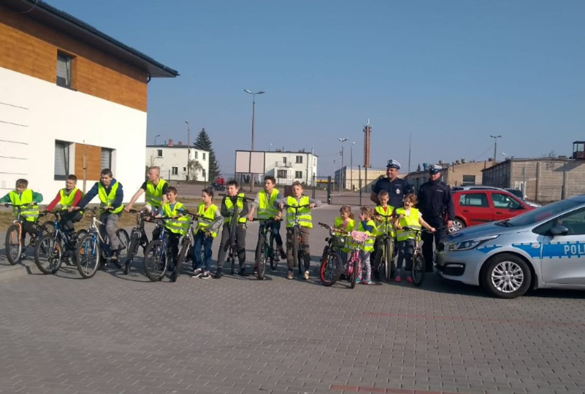 Spotkanie policjantów z dziećmi. Jednośladem bezpiecznie do celu