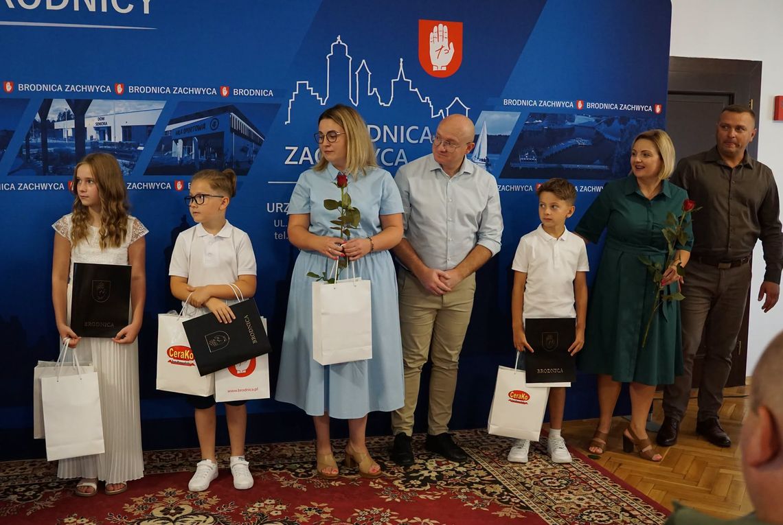 Stypendia motywacyjne dla najlepszych uczniów Stypendia motywacyjne dla najlepszych uczniów