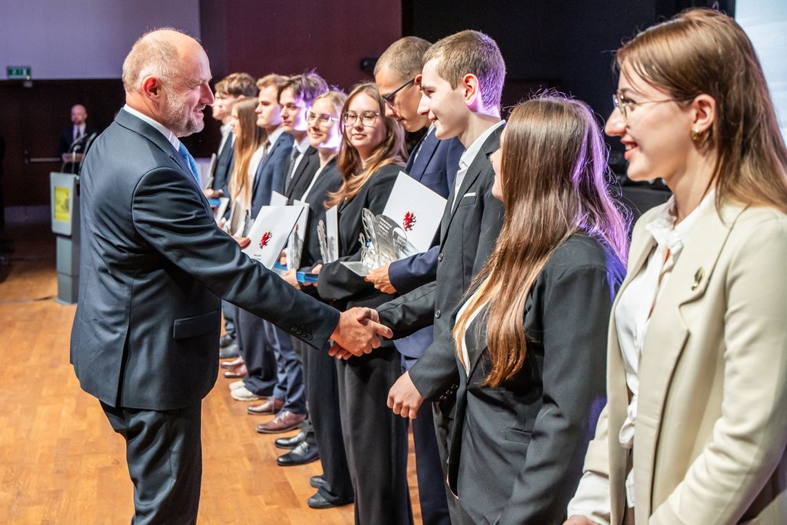 Uczniowie, sięgnijcie po stypendia! Ruszył nabór wniosków Uczniowie, sięgnijcie po stypendia! Ruszył nabór wniosków
